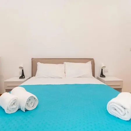 Guesthost - Cenisia District Perosa Roomy Flat Turin