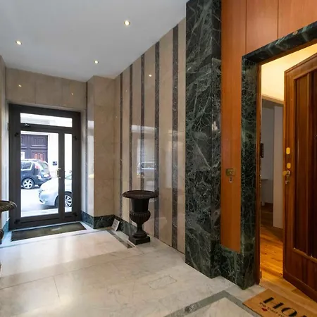 Guesthost - Cenisia District Perosa Roomy Flat Lägenhet *