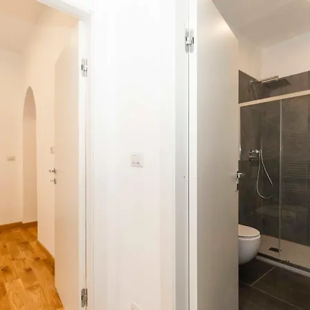 Guesthost - Cenisia District Perosa Roomy Flat * Turin