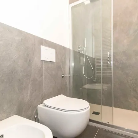 Guesthost - Cenisia District Perosa Roomy Flat * Turin