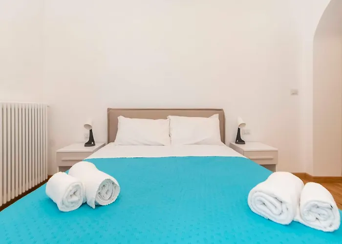 Guesthost - Cenisia District Perosa Roomy Flat Turin