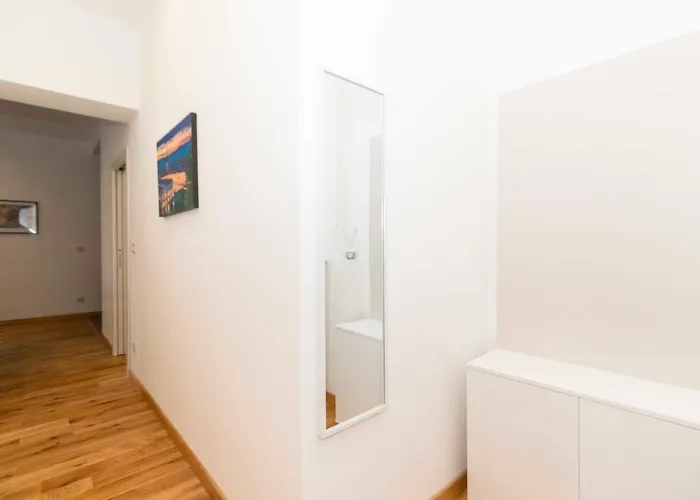 Guesthost - Cenisia District Perosa Roomy Flat Appartamento