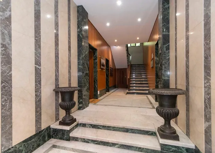 아파트 Guesthost - Cenisia District Perosa Roomy Flat 토리노