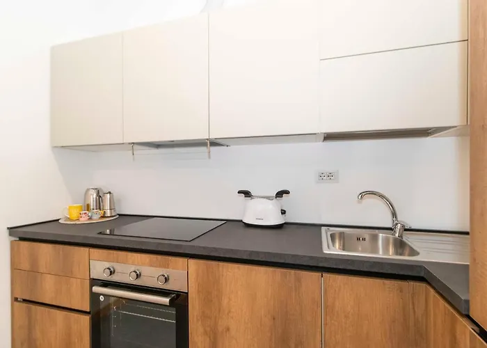 Guesthost - Cenisia District Perosa Roomy Flat Appartamento