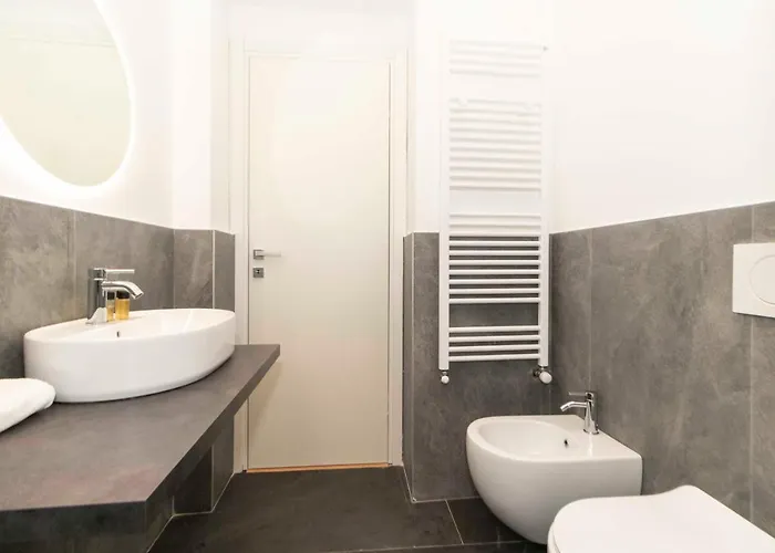 Guesthost - Cenisia District Perosa Roomy Flat