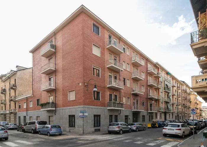 Guesthost - Cenisia District Perosa Roomy Flat 아파트 토리노