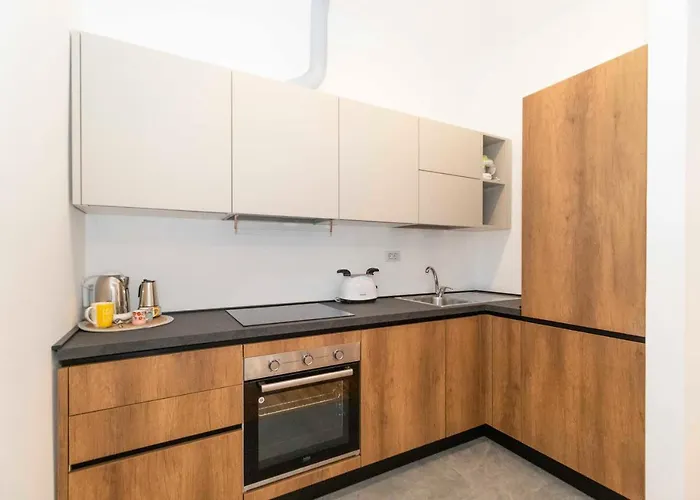 Guesthost - Cenisia District Perosa Roomy Flat