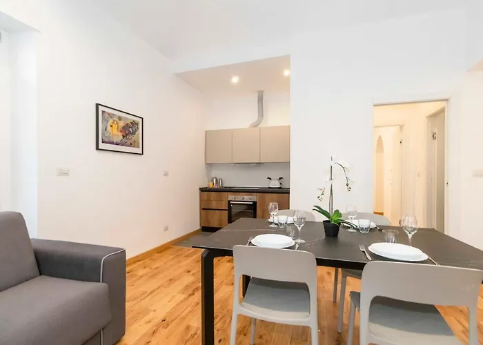 Guesthost - Cenisia District Perosa Roomy Flat Appartamento Torino