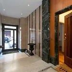 Guesthost - Cenisia District Perosa Roomy Flat Appartamento *