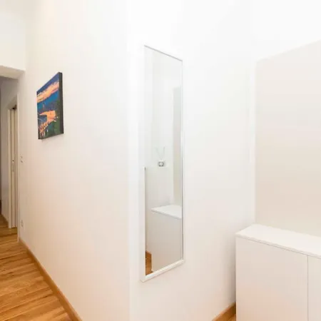 Guesthost - Cenisia District Perosa Roomy Flat 公寓