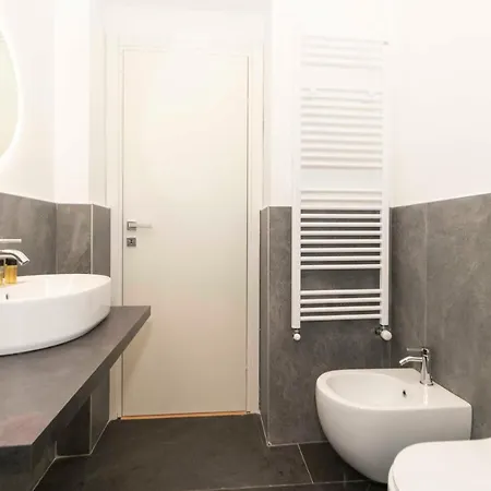 Guesthost - Cenisia District Perosa Roomy Flat