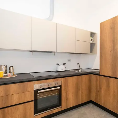 Guesthost - Cenisia District Perosa Roomy Flat