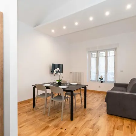 Cenisia District Perosa Roomy Flat Appartamento