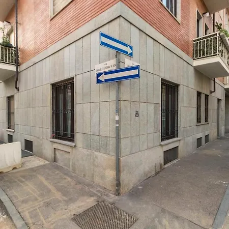 Guesthost - Cenisia District Perosa Roomy Flat アパート