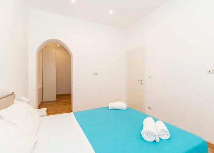 Guesthost - Cenisia District Perosa Roomy Flat * Turin