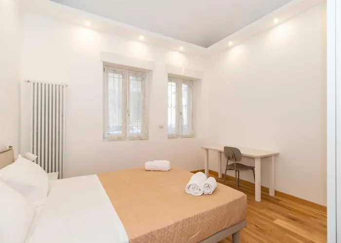Apartment Guesthost - Cenisia District Perosa Roomy Flat *