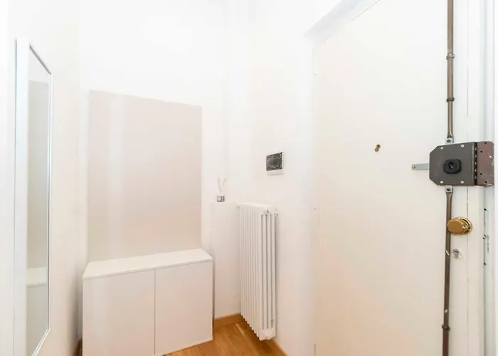Apartment Guesthost - Cenisia District Perosa Roomy Flat